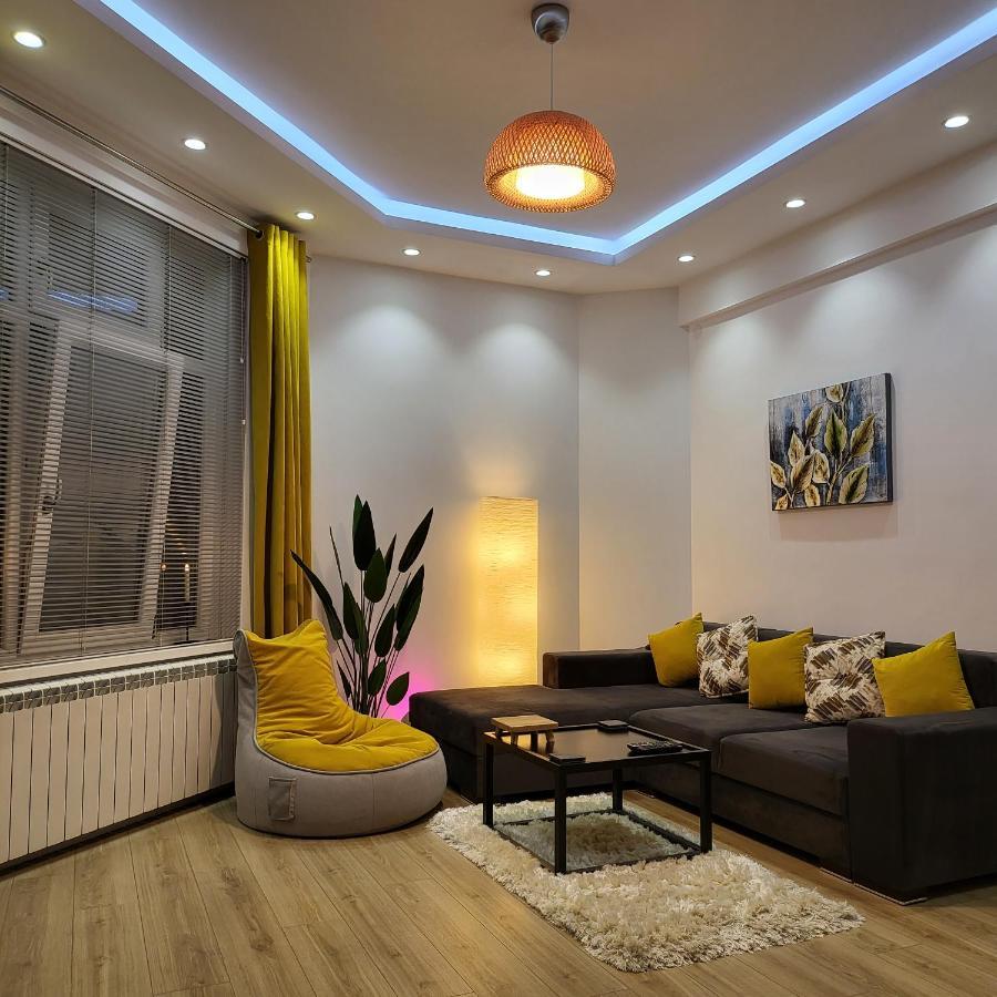 Apartament Color Corneliu Coposu 1a Street *